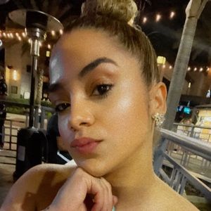 Meet your Posher, Emely